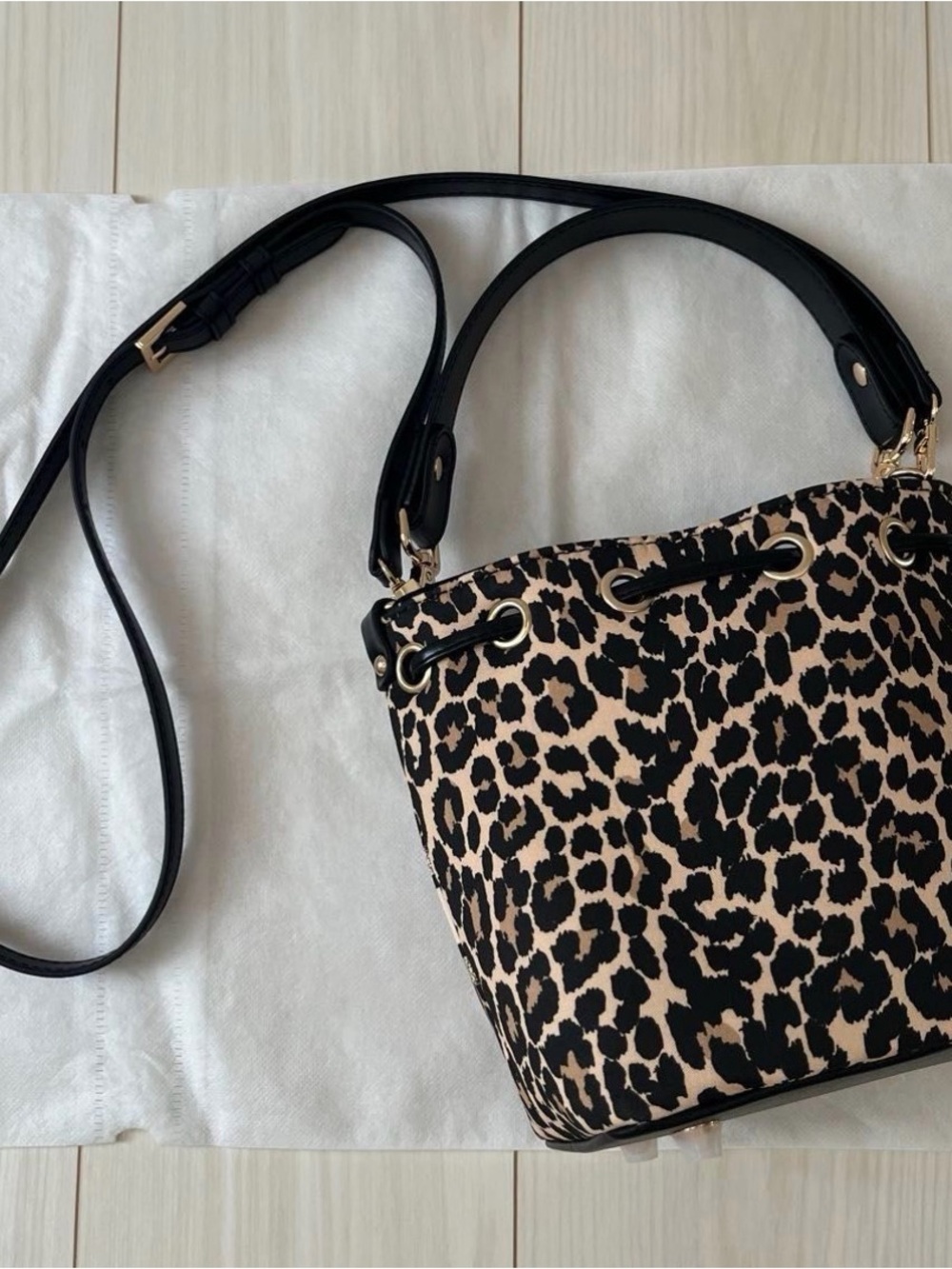 Dior Leopard Makeup Bag (7” x 8”) - Picture 3 of 7